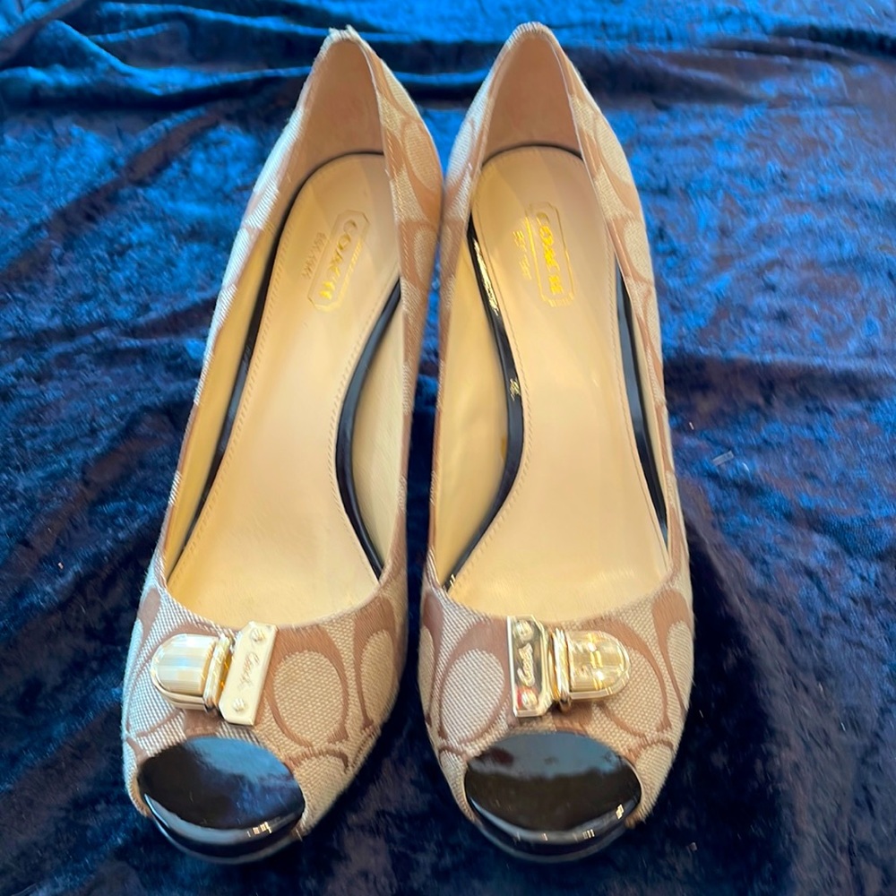 Coach open toe pumps in excellent condition! Sz 7.5
